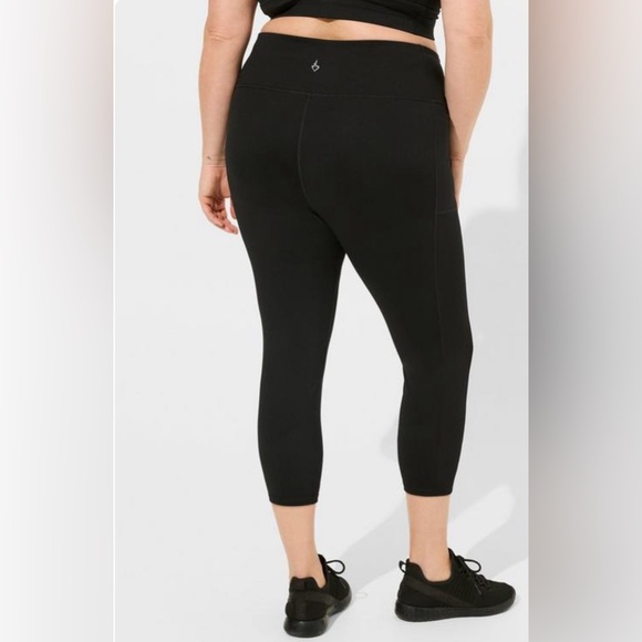 Torrid Size 4 Performance Core Capri Active Legging With Side Pockets - Picture 2 of 9